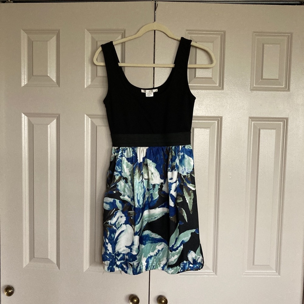 Sleeveless dress